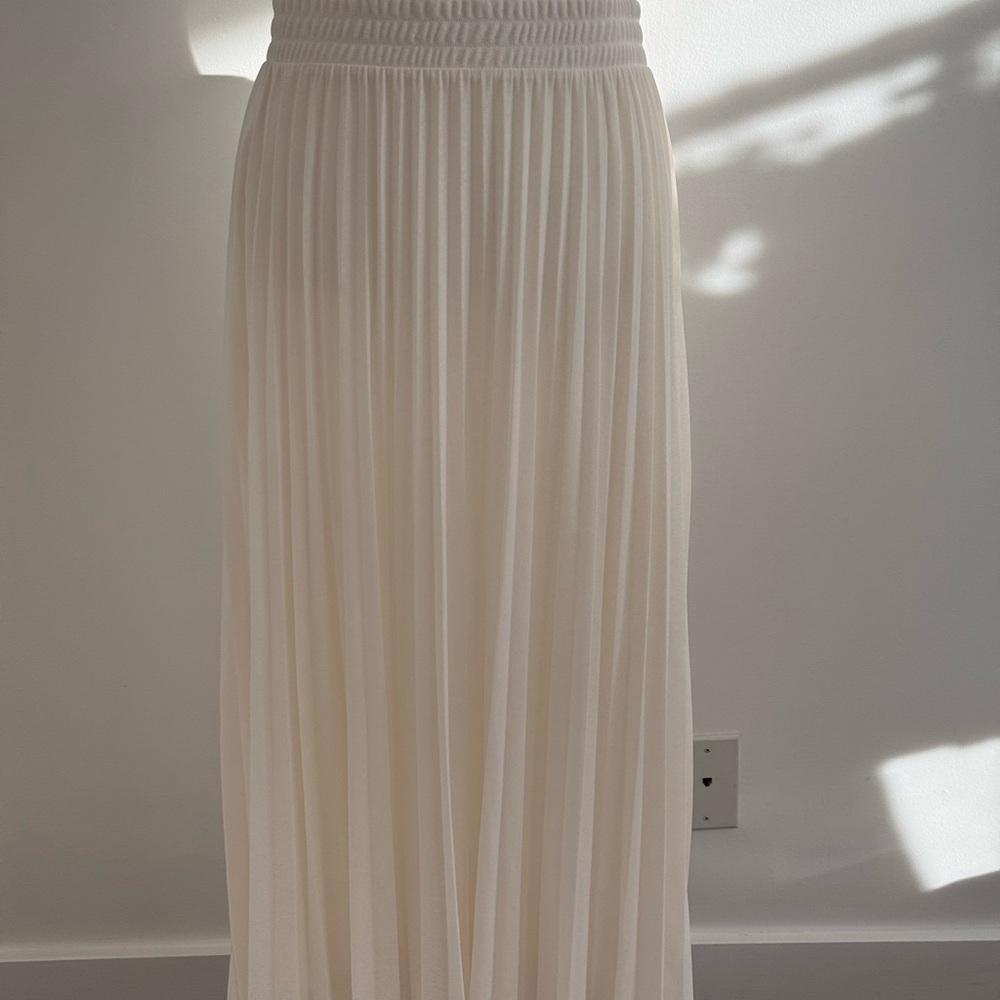 Massimo Dutti cream pleated skirt